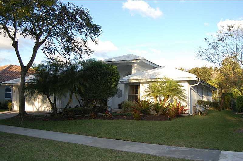 CONTEMPORARY HOME WITH YOUR OWN RELAXING RETREAT BY STEPPING IN YOUR BACKYARD