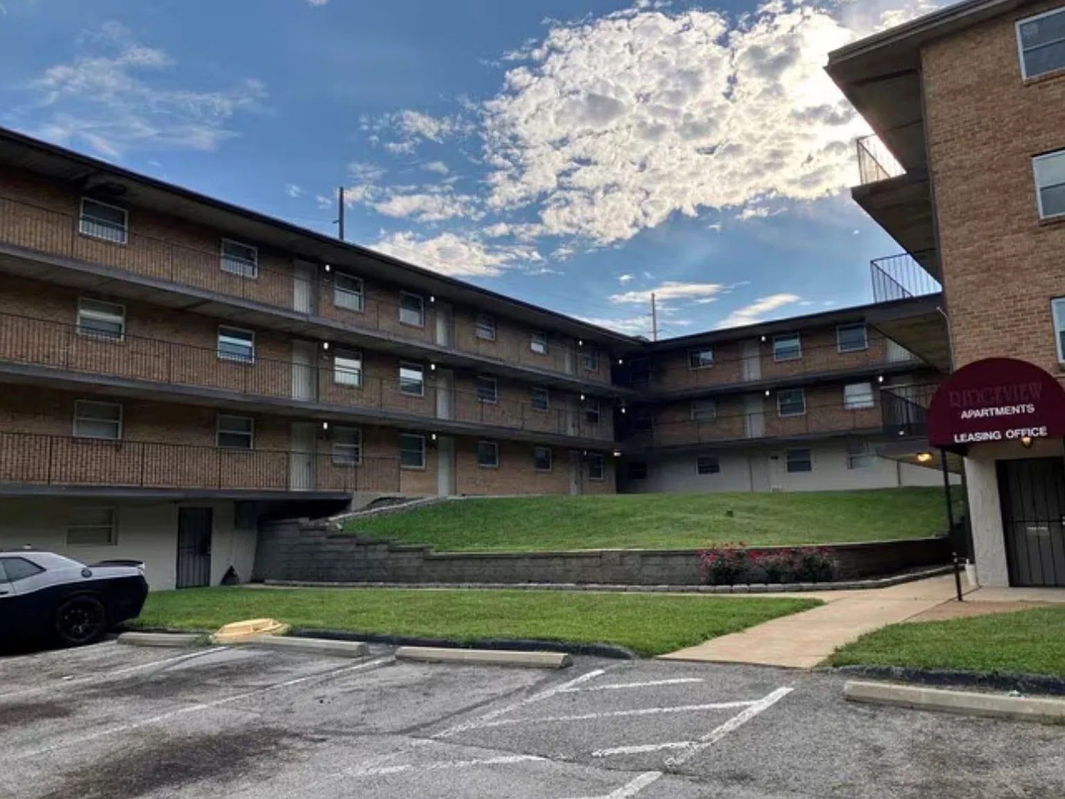 River Pointe Apartments — Photo 2
