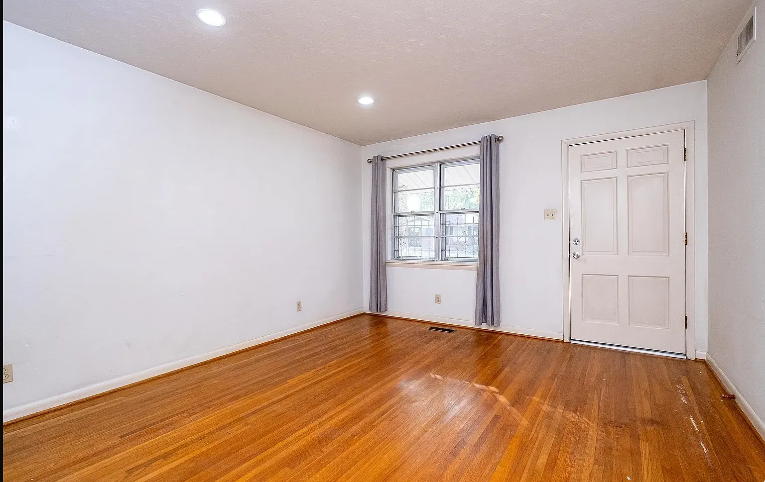 2 bed, 934 sqft, $1,500 — Photo 2