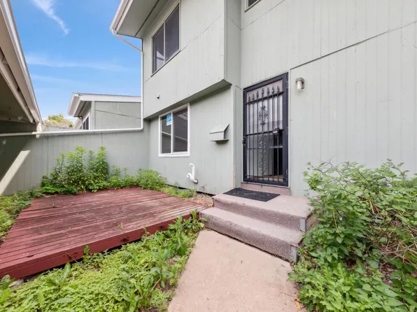 157 Canabury Ct, Little Canada, MN 55117