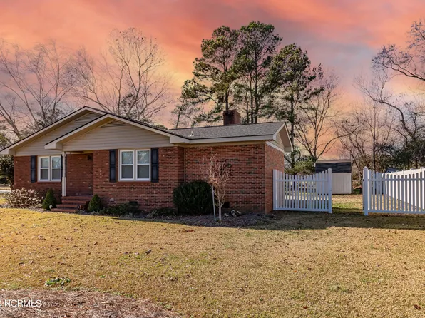 403 N Goldsboro Street, Pikeville, NC 27863