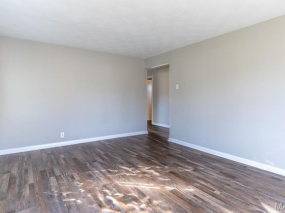 4th image of 137 Holdinghausen Dr