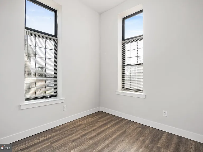 420 Chestnut St #2 — Photo 16