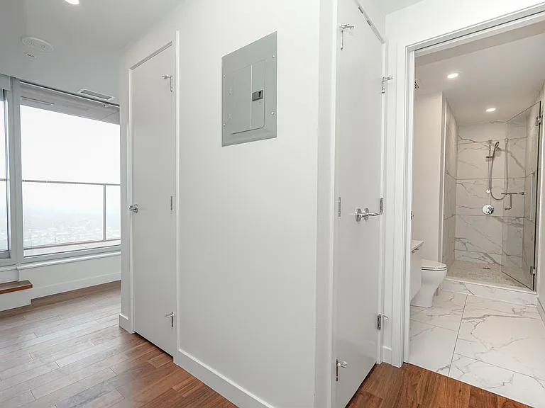 Calgary House — Photo 24