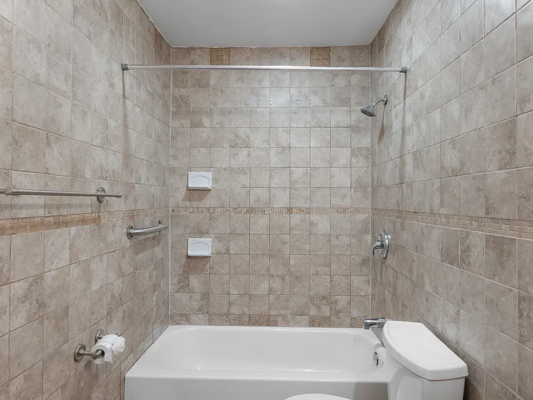 61 Canterbury Ct — Photo 10