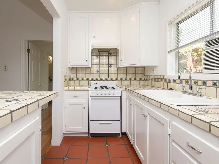 526 N Alta Vista Blvd #9 — Photo 7