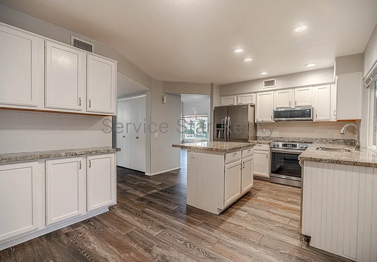 3801 E Orchid Ln — Photo 10