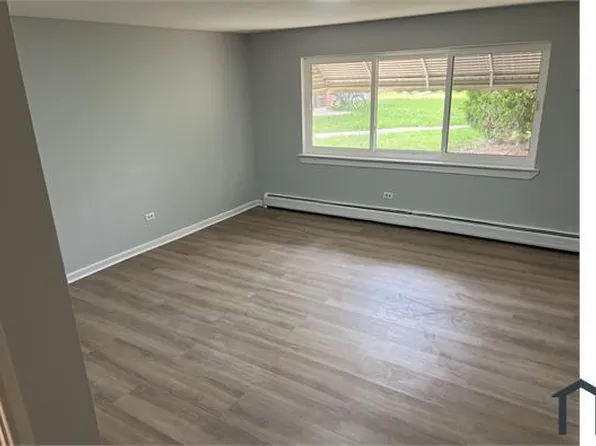 9672 Golf Ter #1W, Des Plaines, IL 60016