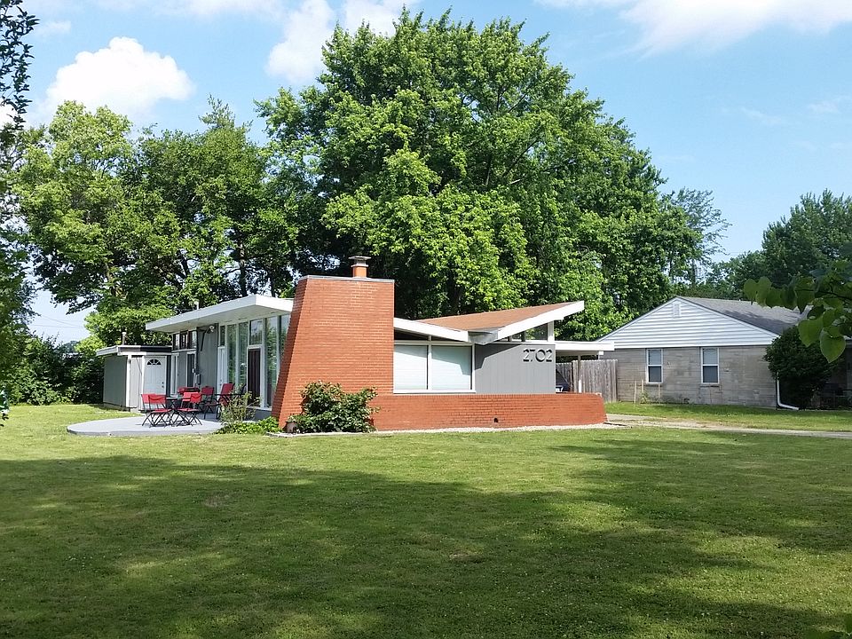 1st image of 2702 Crystal Dr