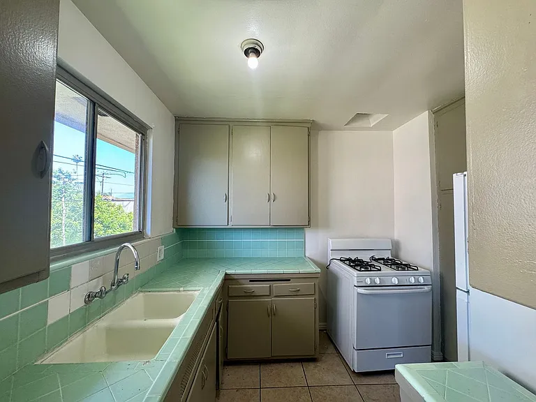 LOMITA — Photo 4