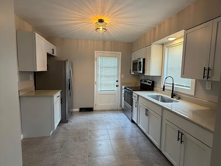 6524 Rainbow Ln — Photo 16