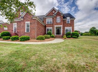 111 Castlestone Ln, Matthews, NC 28104