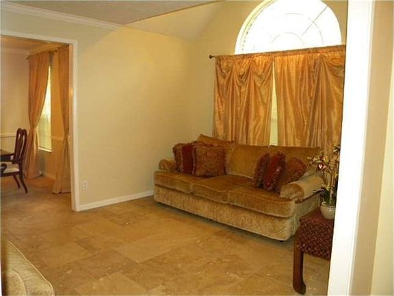 3rd image of 110 E Sterling Pond Cir