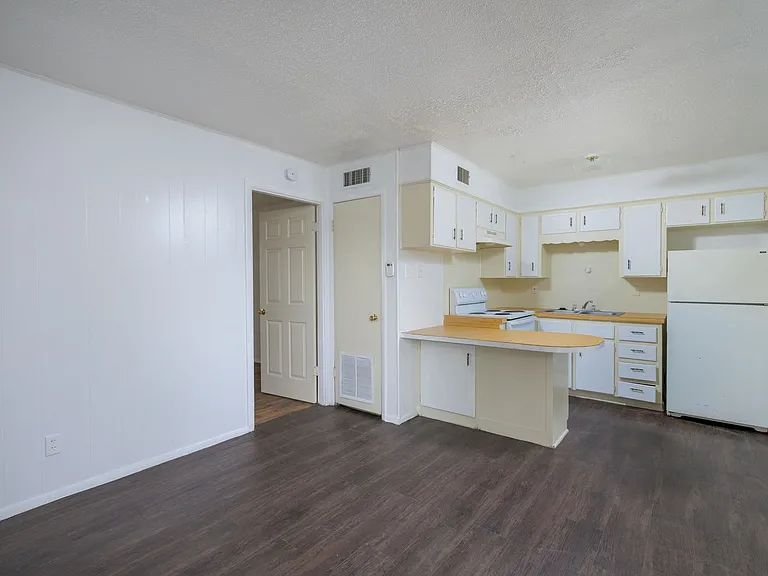 307 E Bryce Ave — Photo 9