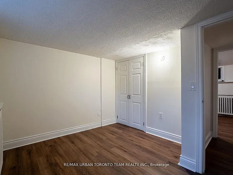 1277 Broadview Ave #LOWER — Photo 11