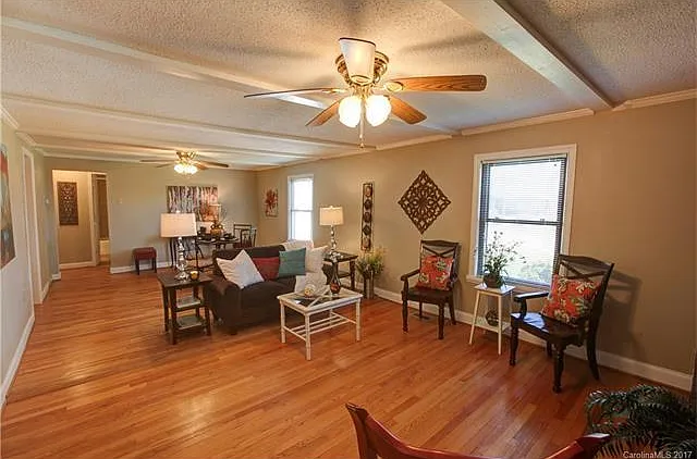 115 Harrison Dr — Photo 16