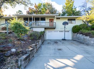 2216 Oak Ridge Dr, Redding, CA 96001
