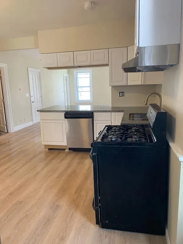3 bed, 1.0 bath, 1250 sqft, $1,650 — Photo 4