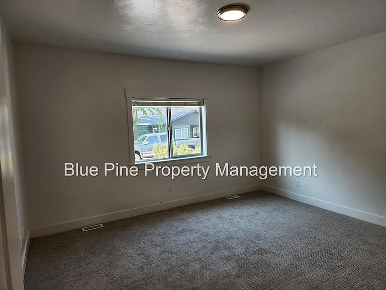 1664 S Higbee Ave — Photo 7