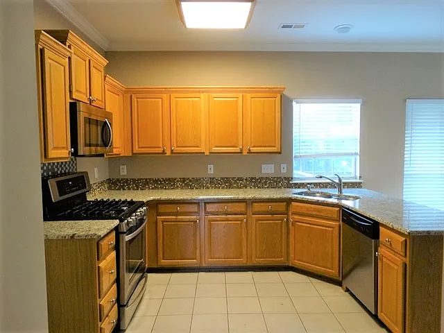 10231 Danesway Ln — Photo 2
