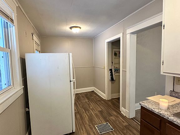 5th image of 526 W Beardsley Ave