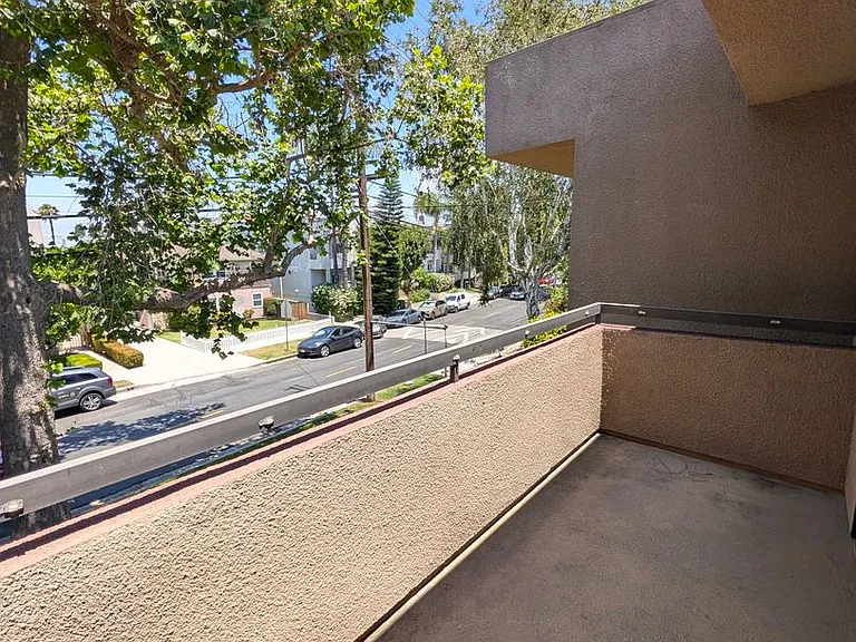 Dickens Garden Apartments — Photo 33