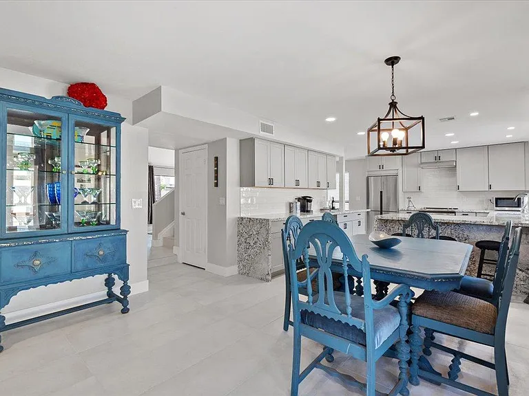 1745 N La Rosa Dr — Photo 9