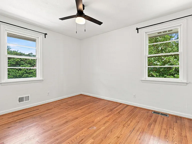 1208 Pineview Ave — Photo 9