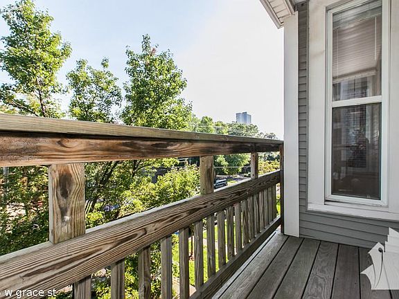 4th image of 1043 W Grace St #1621