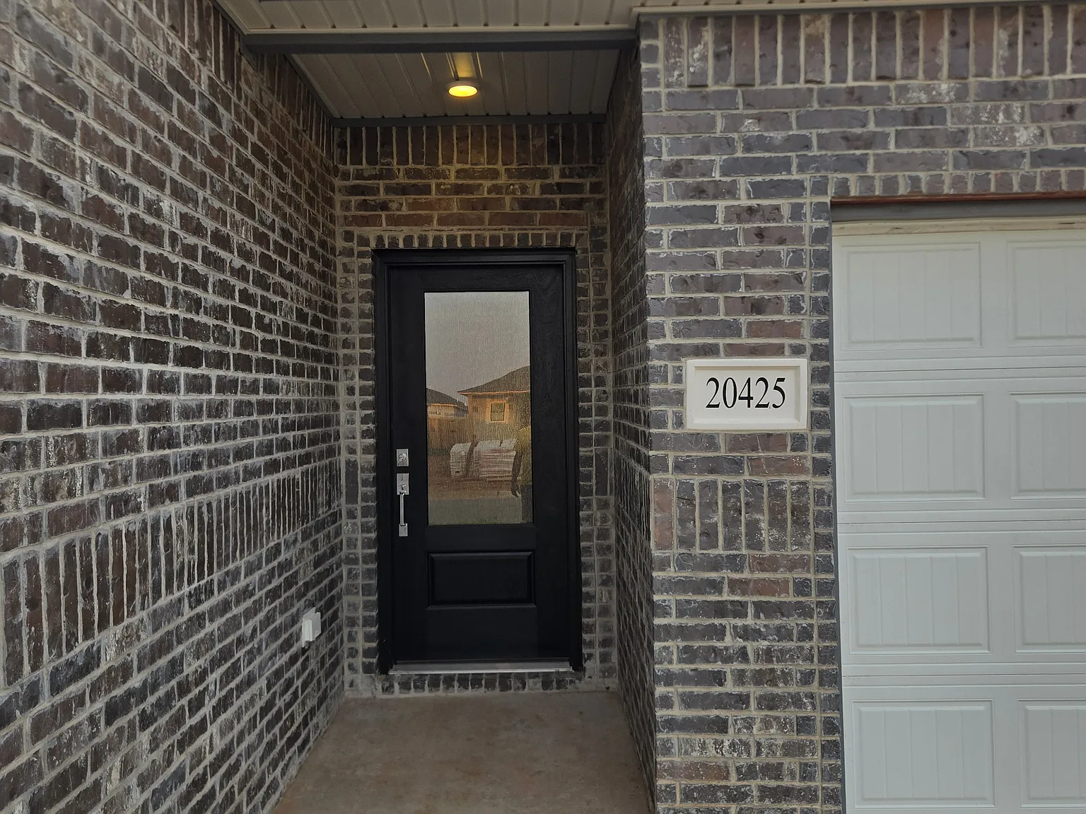 3 bed, 1604 sqft, $1,975 — Photo 4