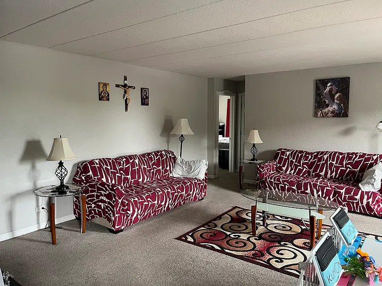 1 Renaissance Pl — Photo 4