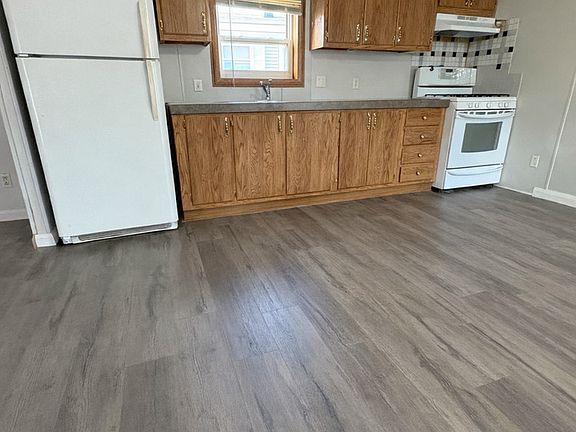 3rd image of 716 Treeview Ln
