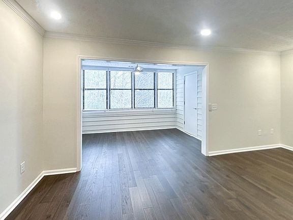 3rd image of 6400 Green Island Dr APT 42