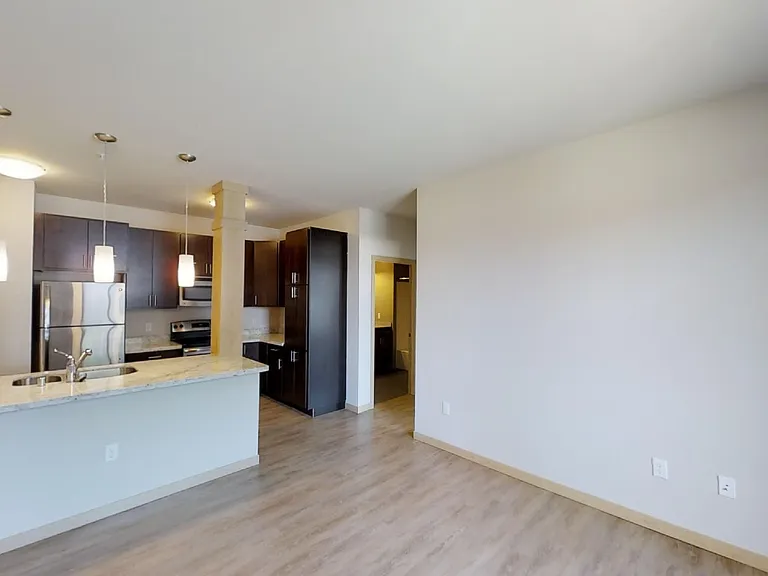 902 Drake St — Photo 65