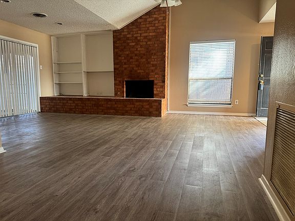 3rd image of 440 W Pine Ave