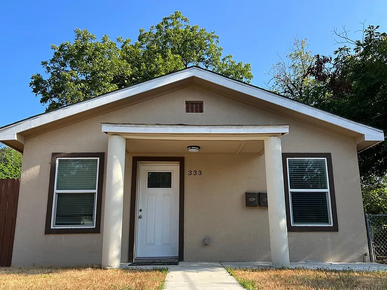 333 E Woodlawn Ave — Photo 2