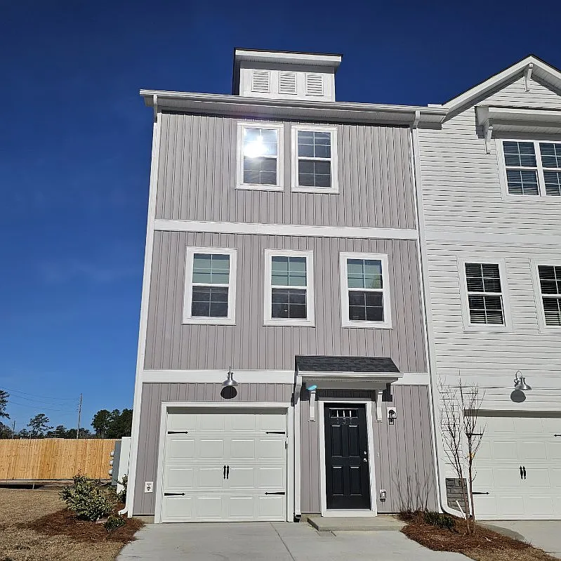 4 bed, 1696 sqft, $2,200 — Photo 1