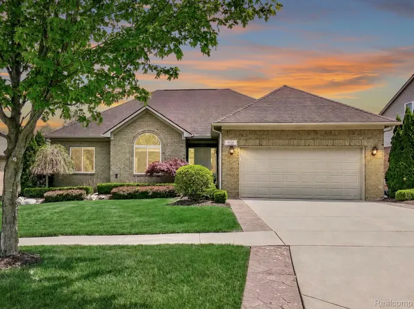 4438 Thornhill Dr, Auburn Hills, MI 48326