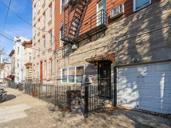 40 Beacon Avenue image 3 of 23