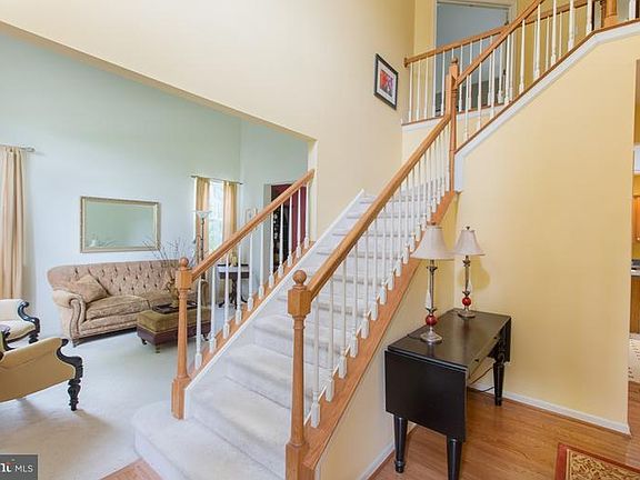 3rd image of 20 White Woods Ln