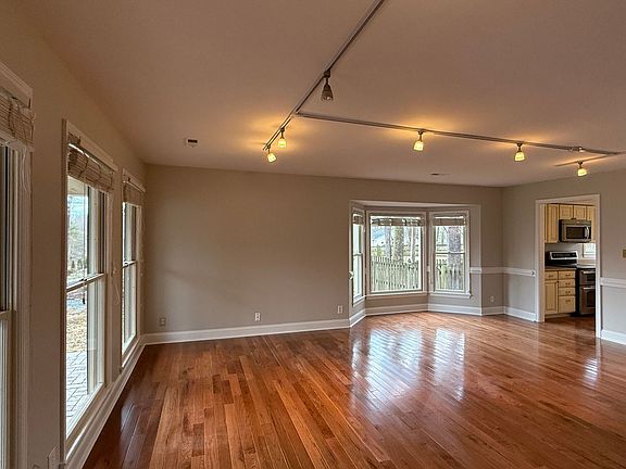 3rd image of 11 Settlers Way