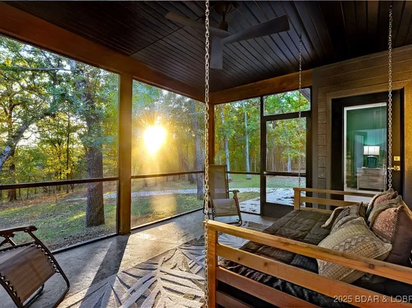 589 Grand Point Blvd, Sunrise Beach, MO 65079