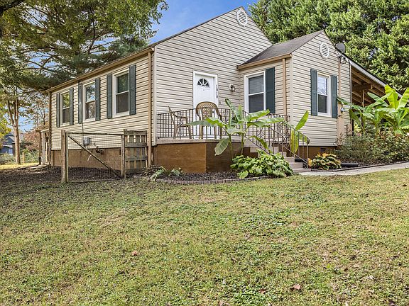 2nd image of 1010 S Park Cir
