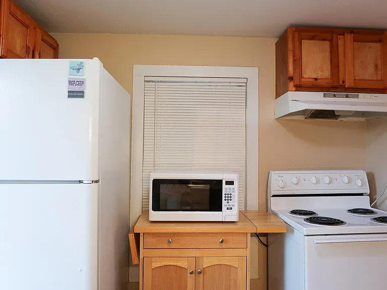 1547 W Agarita Ave #C — Photo 8