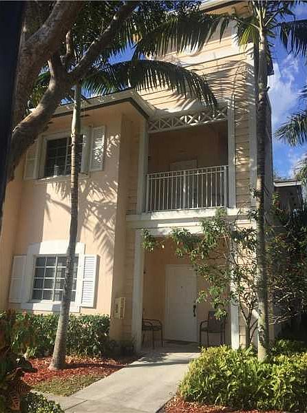 1st image of 2741 NE 4th St Unit 206