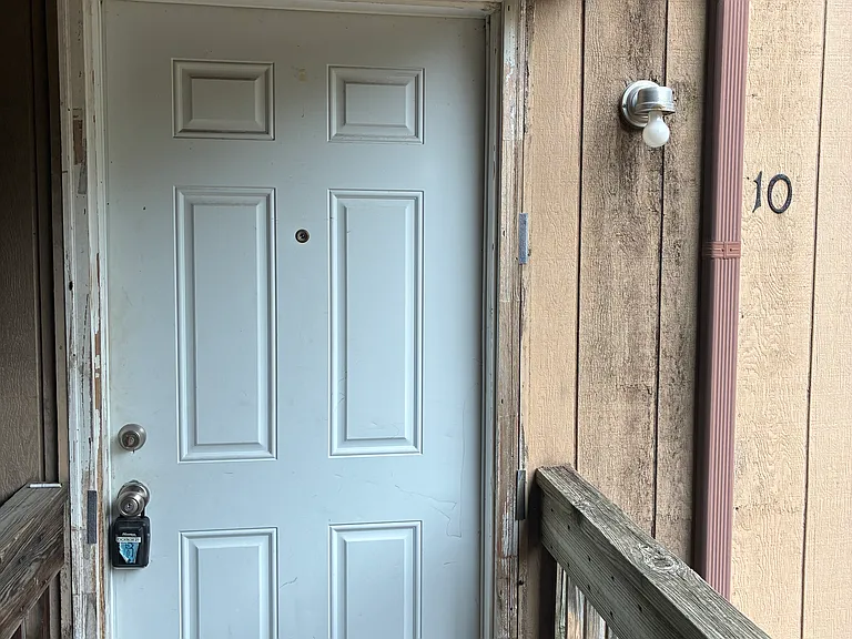 905 Tyler St #10 — Photo 1
