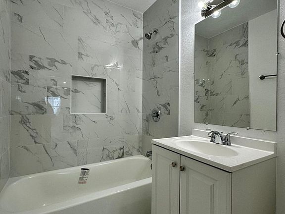 4th image of 207 Notre Dame Dr