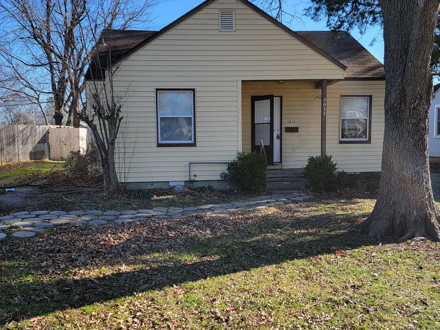 3 bed, 1165 sqft, $1,200 — Photo 1