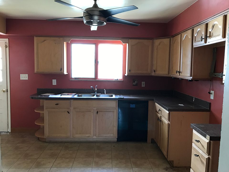 2nd image of 915 16th St