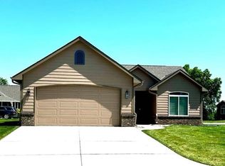 4426 Niblick Dr, Winfield, KS 67156